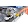 Matchbox Action Drivers ​ - Aeroporto con luci, suoni e parti mobili, include 1 macchinina e 1 aereo (HCN34)