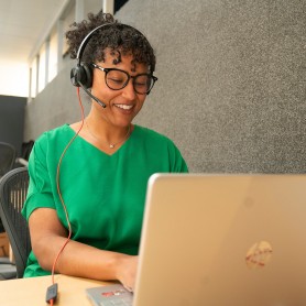 POLY Cuffie stereo Blackwire 8225 con connettore USB-C, certificate per Microsoft Teams + adattatore USB-C/A