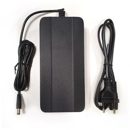 CHARGER J1 42V 1.5AH EU (ZM9SPJ10038)